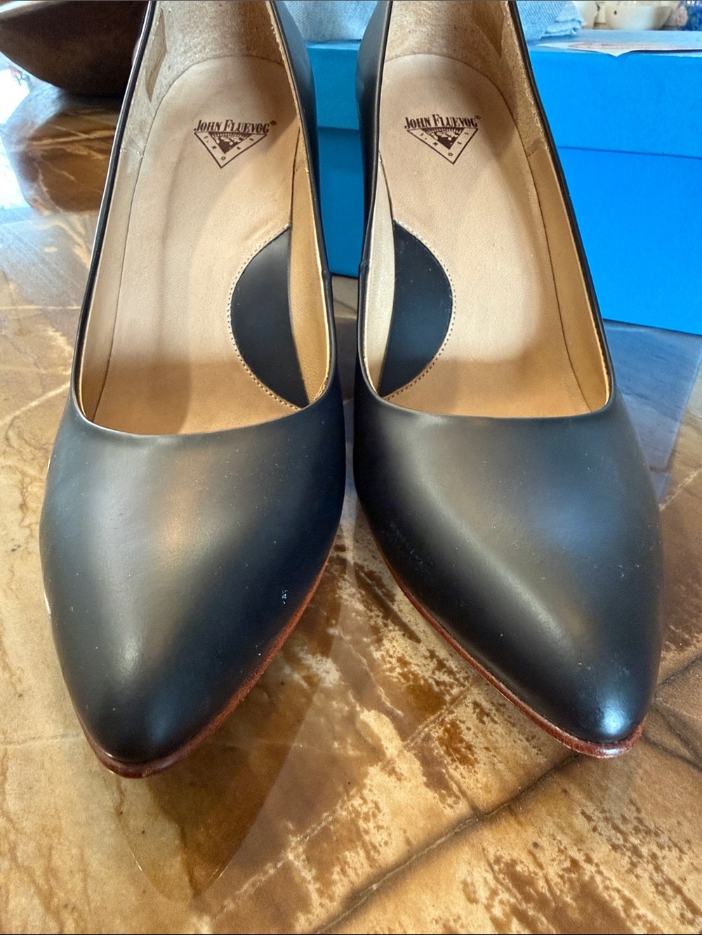 John Fluevog Black Pointed Leather Pumps with Curved Block Heels - Picture 4 of 5